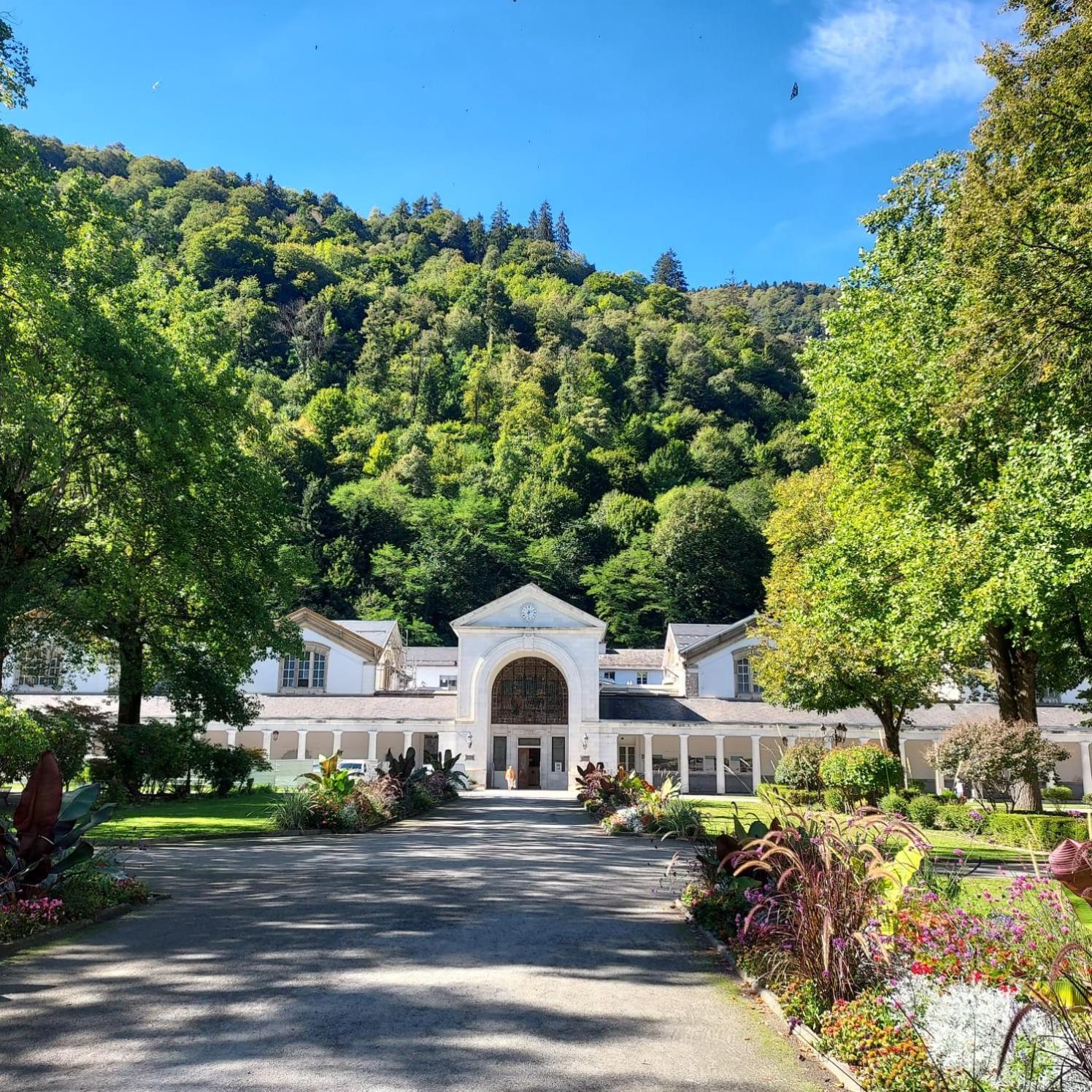 Royal Luchon Aparthotel Bagnères-de-Luchon Buitenkant foto