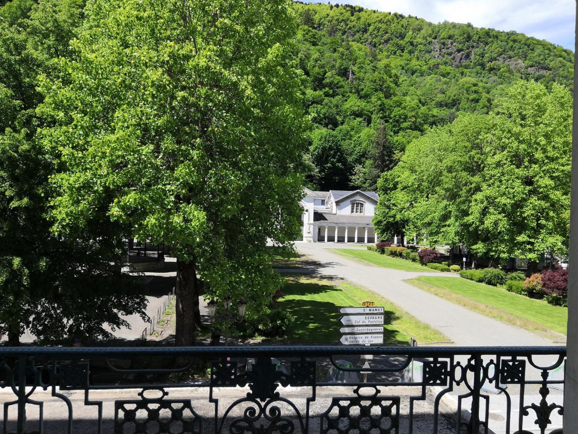 Royal Luchon Aparthotel Bagnères-de-Luchon Buitenkant foto