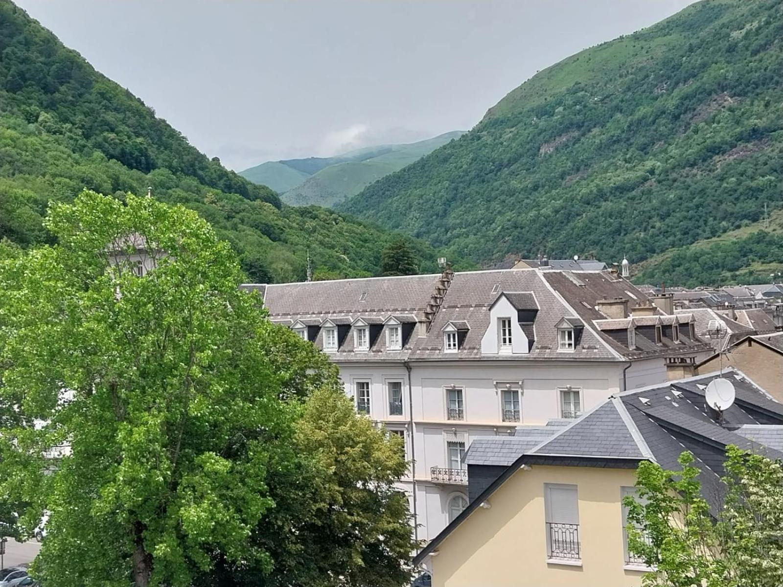 Royal Luchon Aparthotel Bagnères-de-Luchon Buitenkant foto